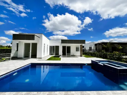 Casa de un piso en conjunto