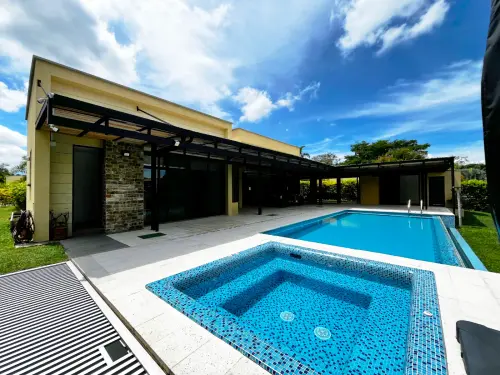 Casa en conjunto amoblada