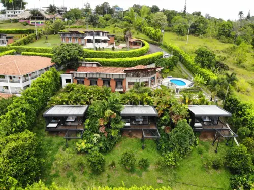 Casa campestre con tres cabañas