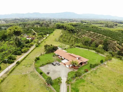 Finca de 45.000 m2 en Montenegro