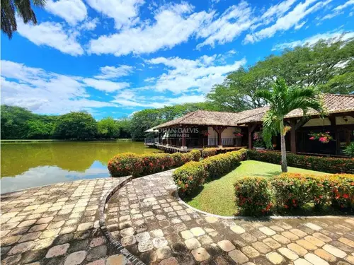 Finca con lago en Bolivar, Valle